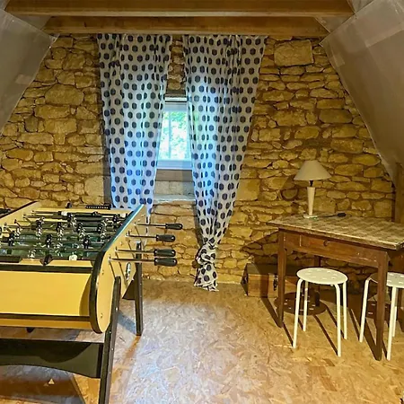 5 Bedroom Amazing In Salignac-eyvigues Holiday home Salignac Eyvigues