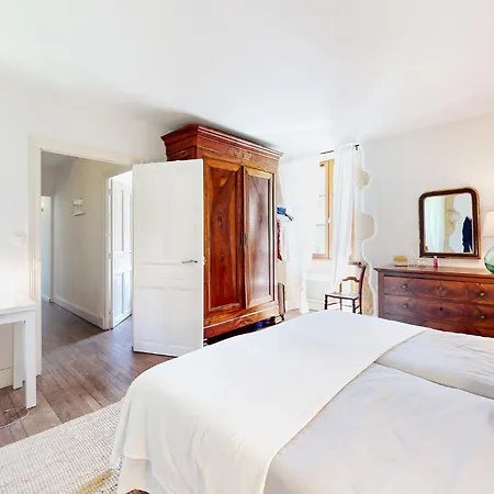 Holiday home 5 Bedroom Amazing In Salignac-eyvigues *