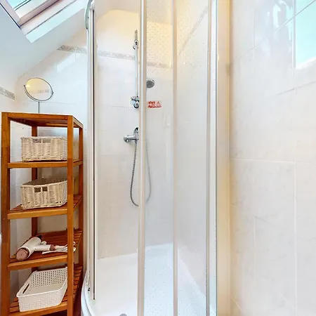 5 Bedroom Amazing In Salignac-eyvigues Holiday home
