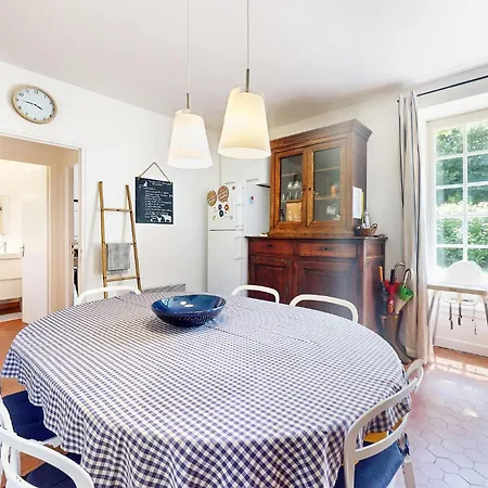 5 Bedroom Amazing In Salignac-eyvigues Holiday home *