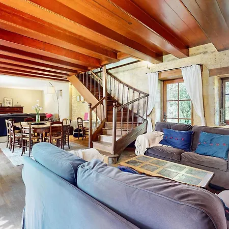 5 Bedroom Amazing In Salignac-eyvigues